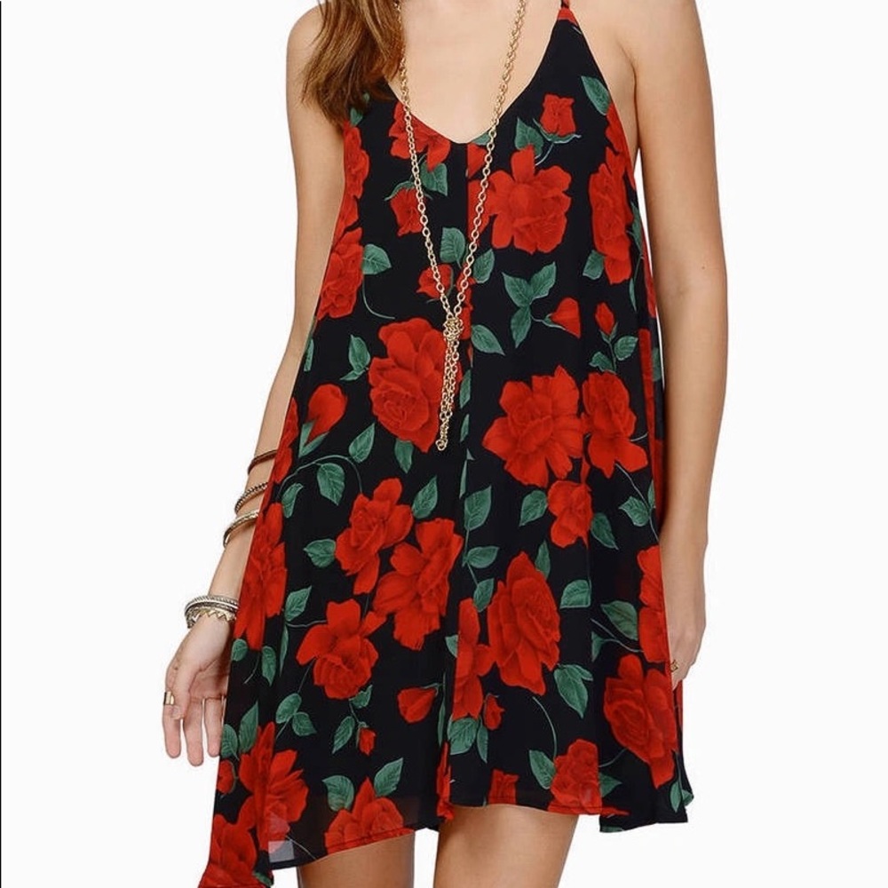 Tobi  Pomona Shift Floral Mini Dress in Black with Red Roses  S
